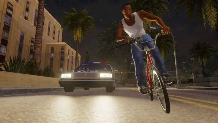 CJ na rowerze nocą w Los Santos, San Andreas Definitive Edition